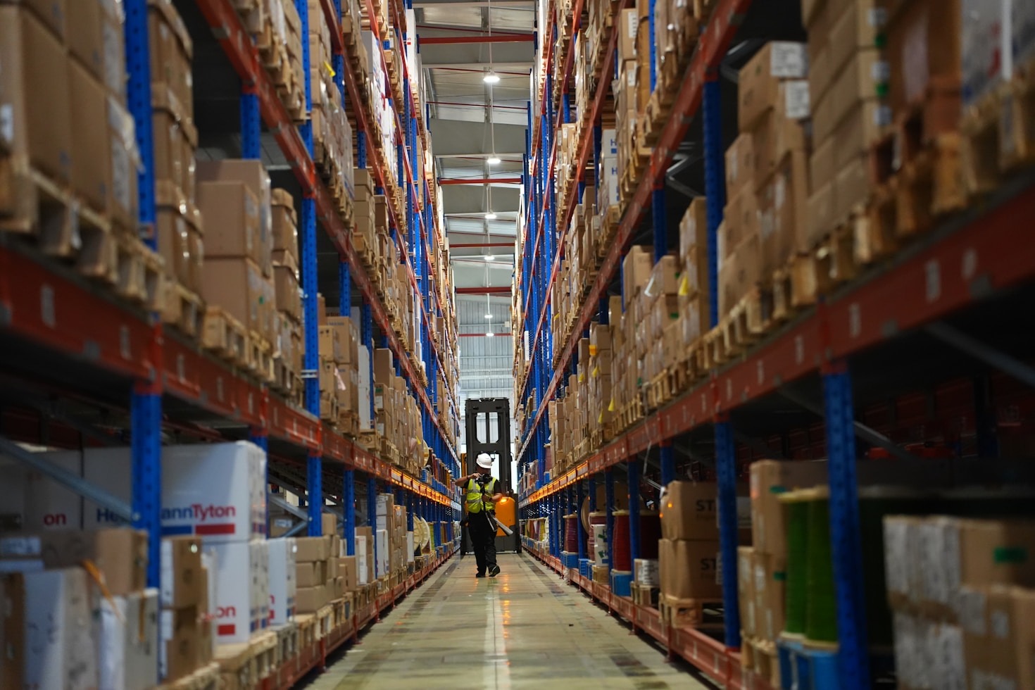 The Rise of the Physical Internet in Logistics